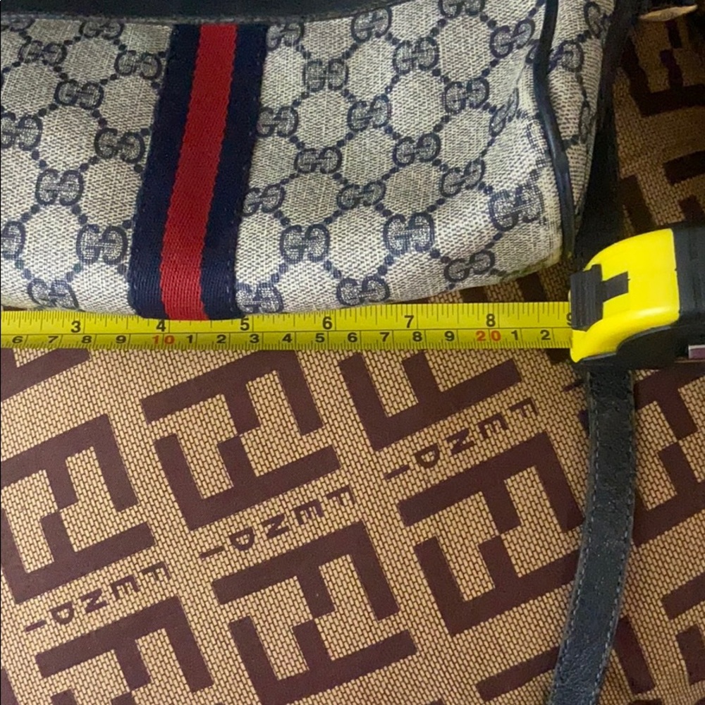 Vintage Gucci crossbody purse - Picture 11 of 12